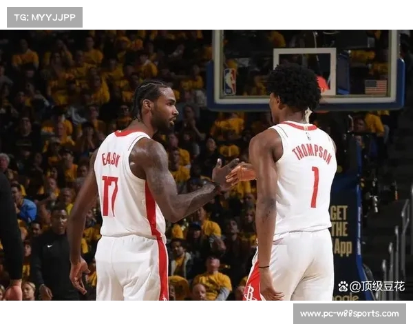 雷霆队成功逼退强敌,赢得比赛! 雷霆队成功逼退强敌,赢得比赛!