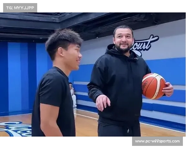 从父亲到教练:西热力江儿子学习篮球,运球失败激起父子间的冲突 从父亲到教练:西热力江儿子学习篮球,运球失败激起父子间的冲突